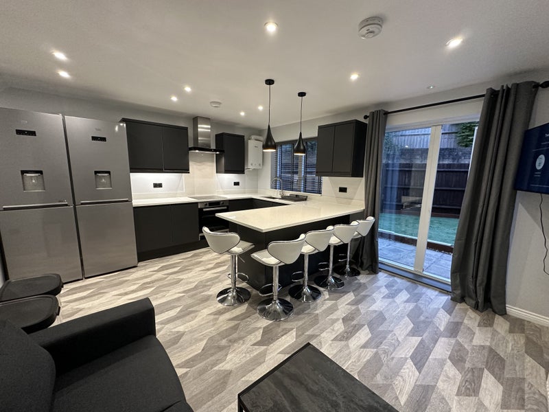 ** Brand New Professional Rooms Near GCHQ ** - student accommodation in Cheltenham - img_1
