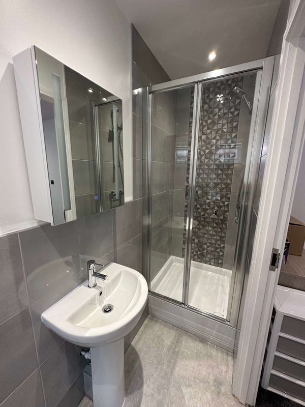 ** Brand New Professional Rooms Near GCHQ ** - student accommodation in Cheltenham - img_5