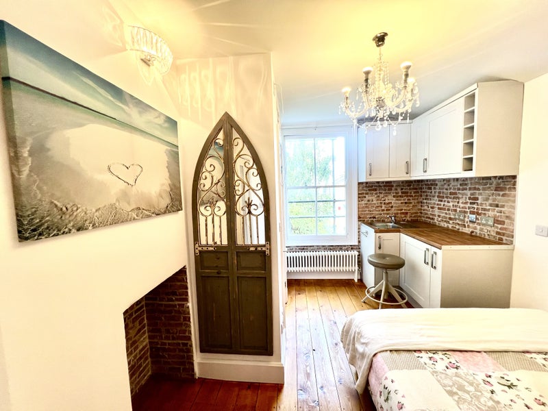 Brand NEW Self contained studio in Victorian House - student accommodation in Bow - img_2