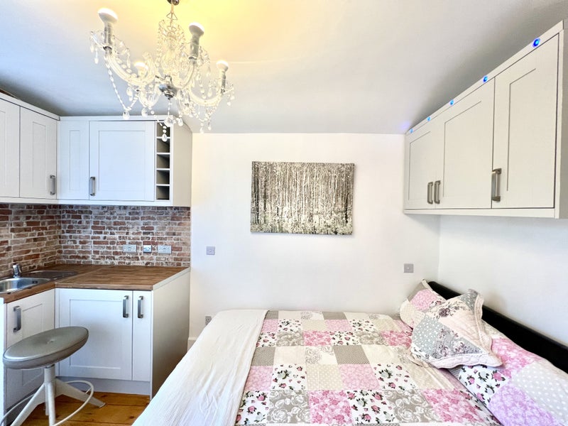 Brand NEW Self contained studio in Victorian House - student accommodation in Bow - img_3