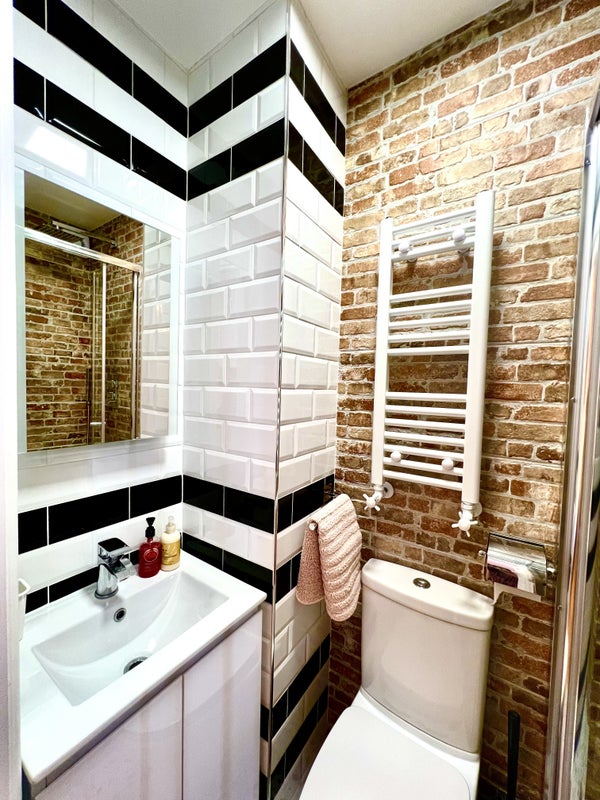 Brand NEW Self contained studio in Victorian House - student accommodation in Bow - img_8