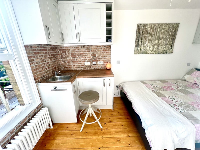 Brand NEW Self contained studio in Victorian House - student accommodation in Bow - img_4