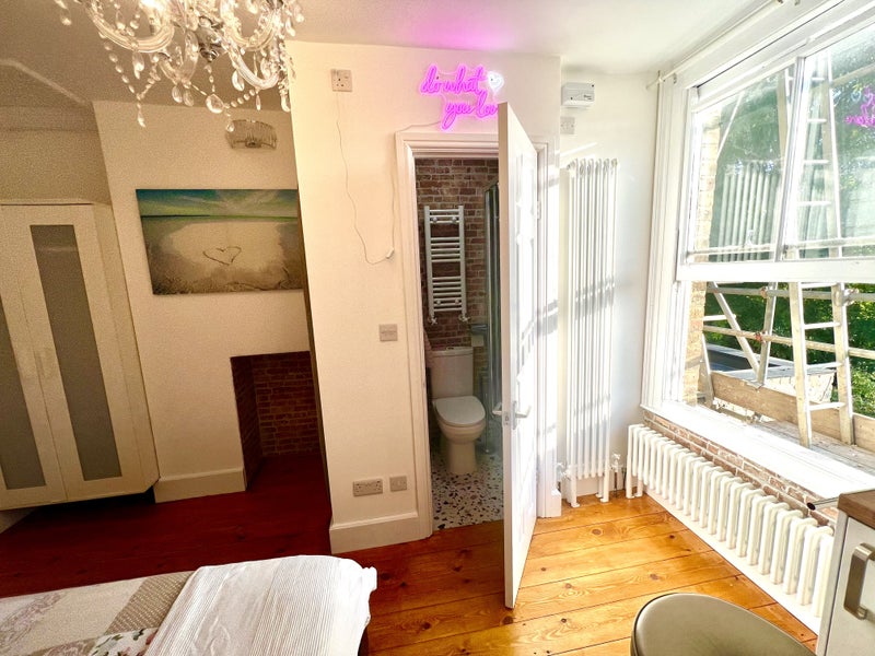 Brand NEW Self contained studio in Victorian House - student accommodation in Bow - img_6