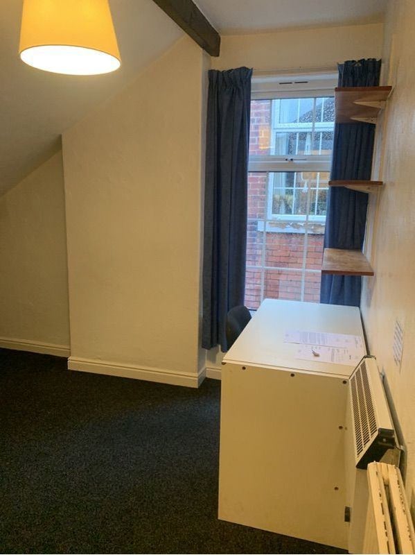 Bright attic  bedroom in great shared house - student accommodation in Nether Edge - img_8