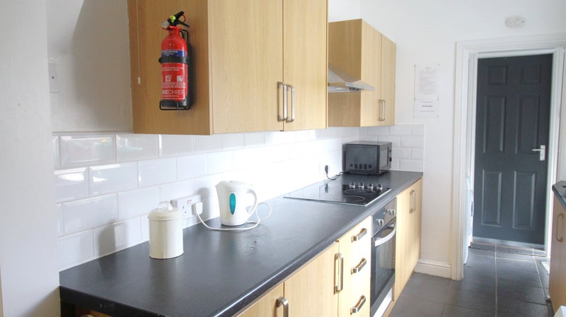 Bright Double En-suite Room Available to let - student accommodation in Lincoln - img_6