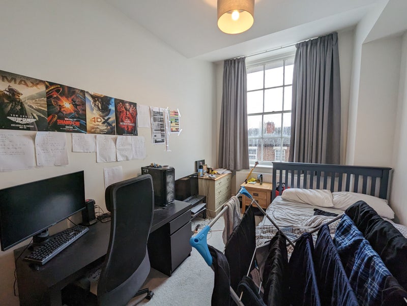 Bright double room with en suite near station - student accommodation in Stafford - img_1
