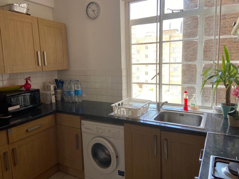 Bright Large Double Bed in Swiss Cottage - student accommodation in Swiss Cottage - img_4