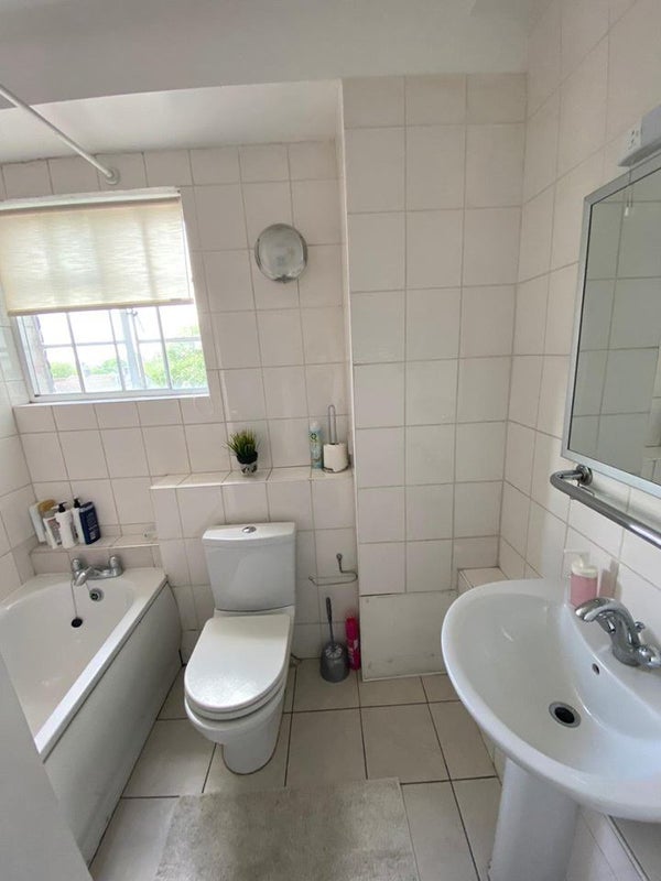 Bright Large Double Bed in Swiss Cottage - student accommodation in Swiss Cottage - img_7