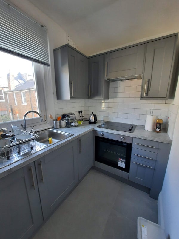 Bright Large double room , high ceilings - student accommodation in Shepherds Bush - img_5
