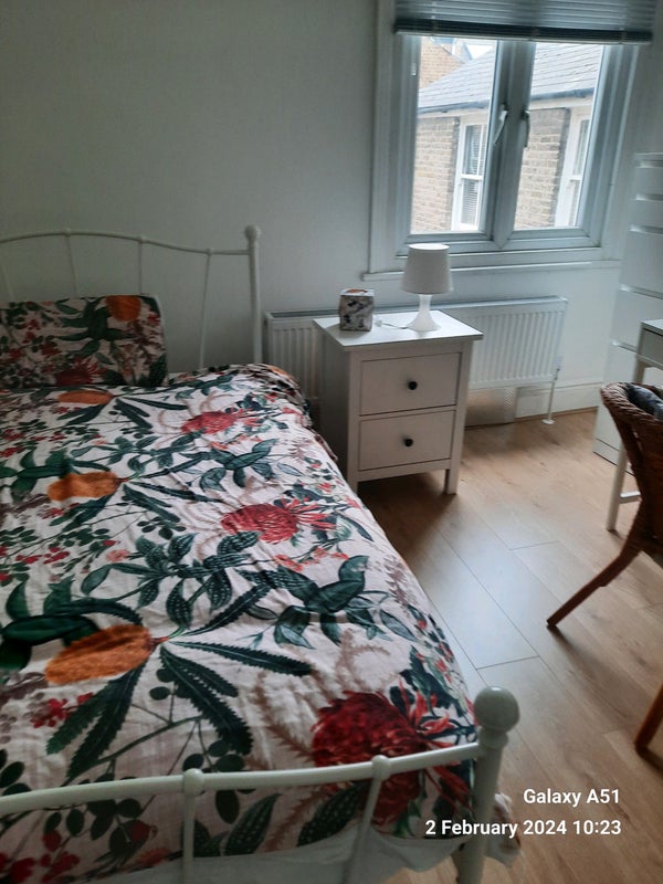 Bright Large double room , high ceilings - student accommodation in Shepherds Bush - img_3