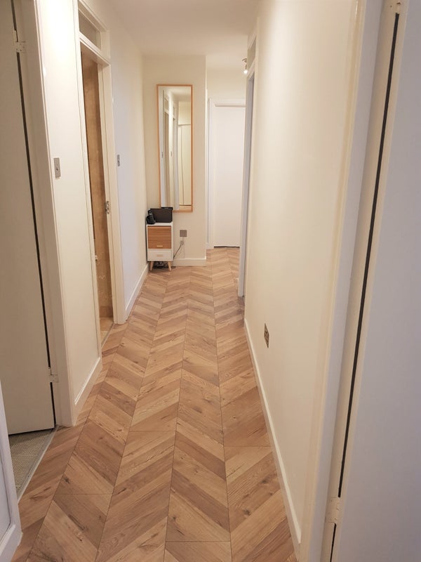 Bright modern room ideal for clean & tidy female.. - student accommodation in Shepherds Bush - img_9