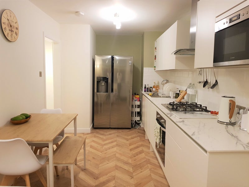 Bright modern room ideal for clean & tidy female.. - student accommodation in Shepherds Bush - img_6