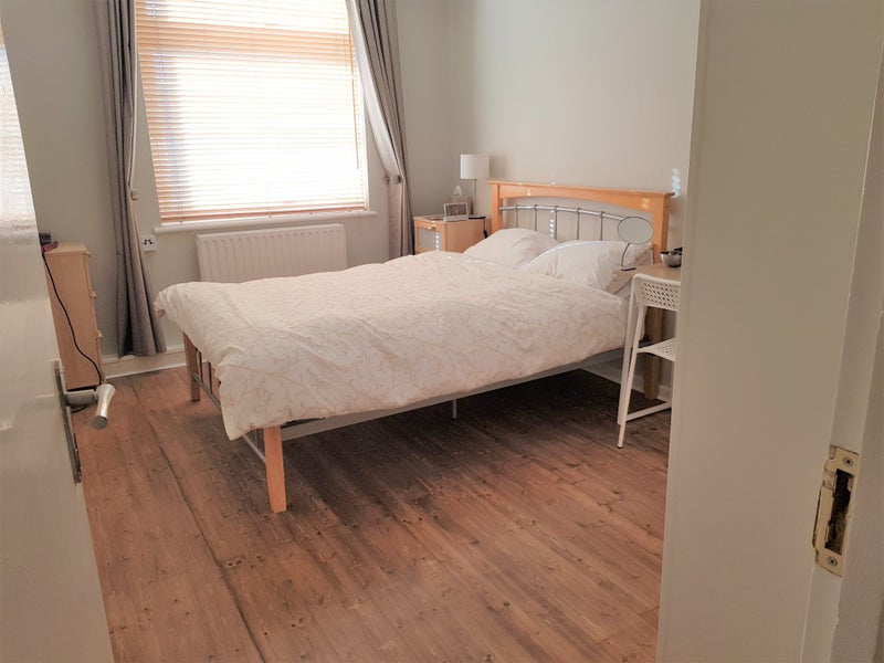 Bright modern room ideal for clean & tidy female.. - student accommodation in Shepherds Bush - img_2