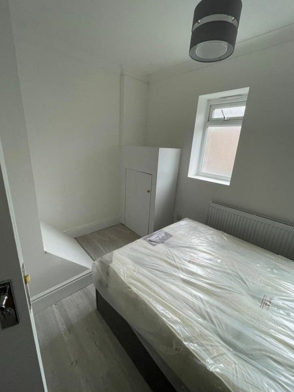 Bright Room for Rent in Canary Wharf - student accommodation in Canary Wharf - img_1
