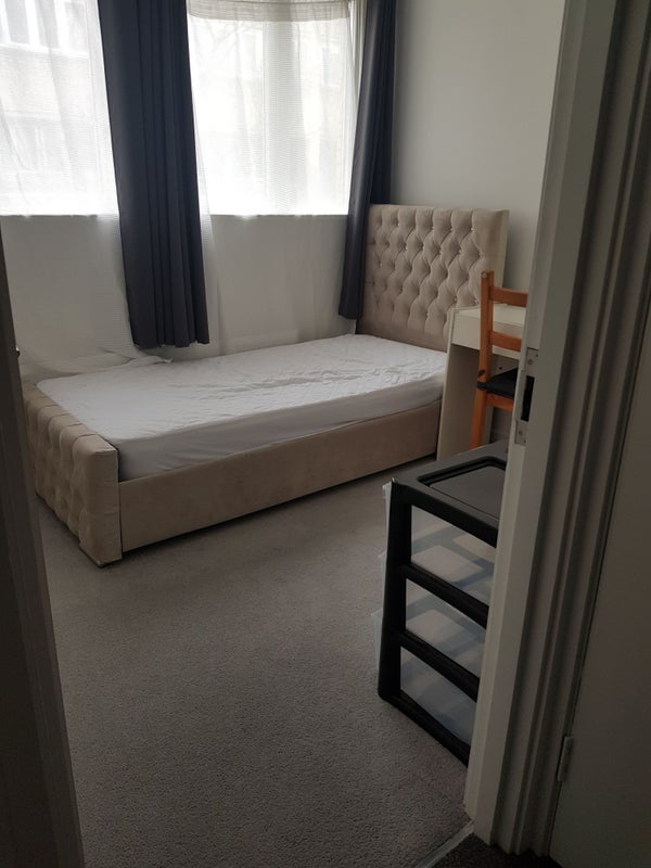 Bright Single Bedroom - student accommodation in Kilburn - img_1