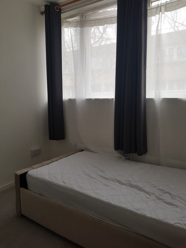 Bright Single Bedroom - student accommodation in Kilburn - img_3