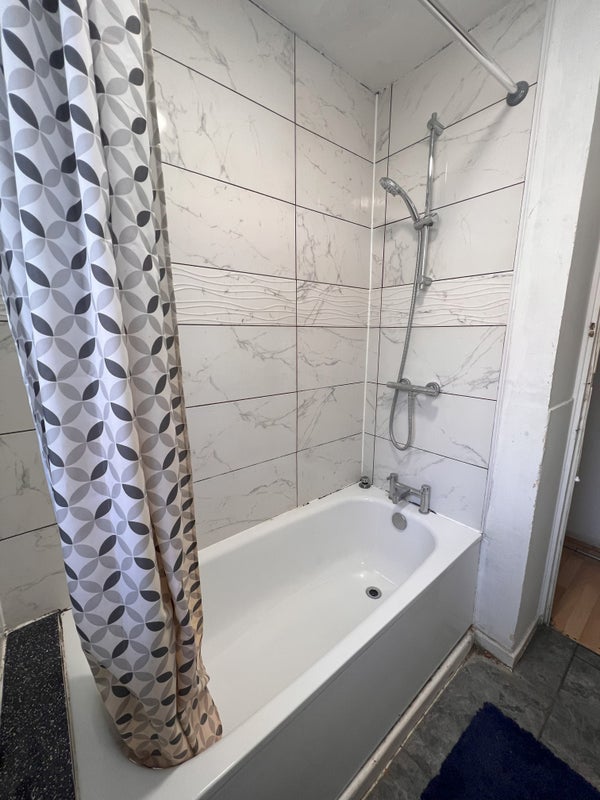 Bright Spacious 4 Bed Flat - student accommodation in Bow Road - img_7