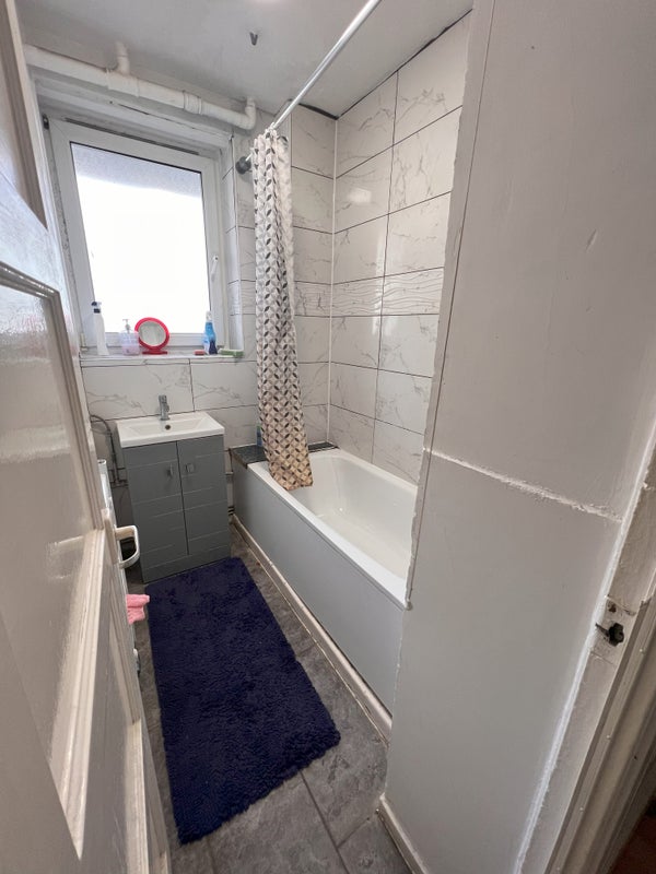 Bright Spacious 4 Bed Flat - student accommodation in Bow Road - img_8
