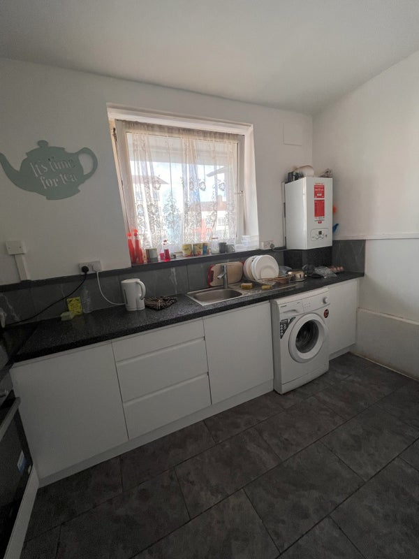 Bright Spacious 4 Bed Flat - student accommodation in Bow Road - img_6