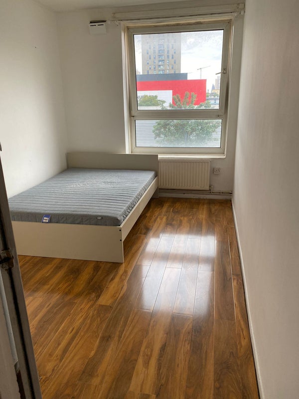 Bright Spacious 4 Bed Flat - student accommodation in Bow Road - img_2