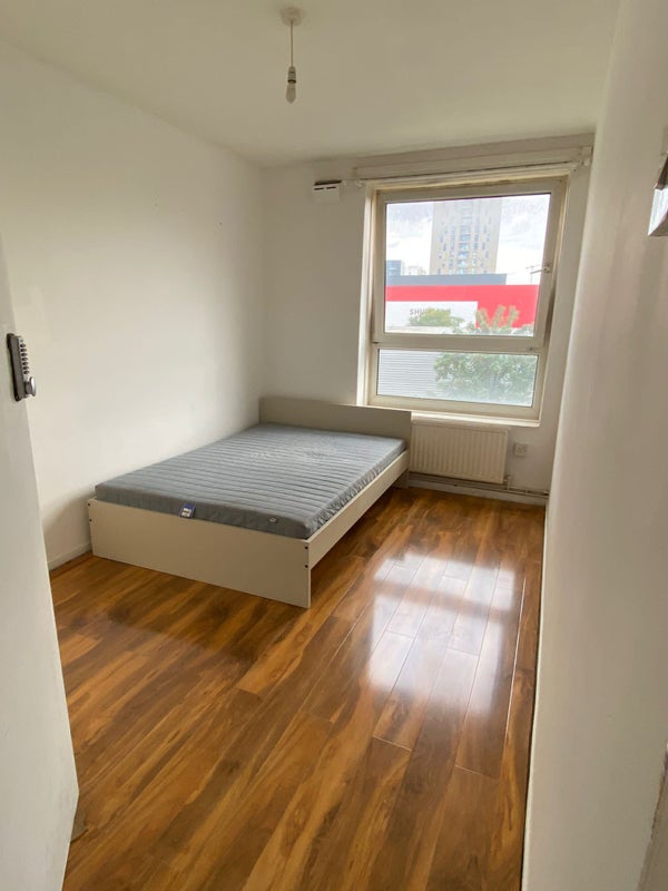 Bright Spacious 4 Bed Flat - student accommodation in Bow Road - img_4