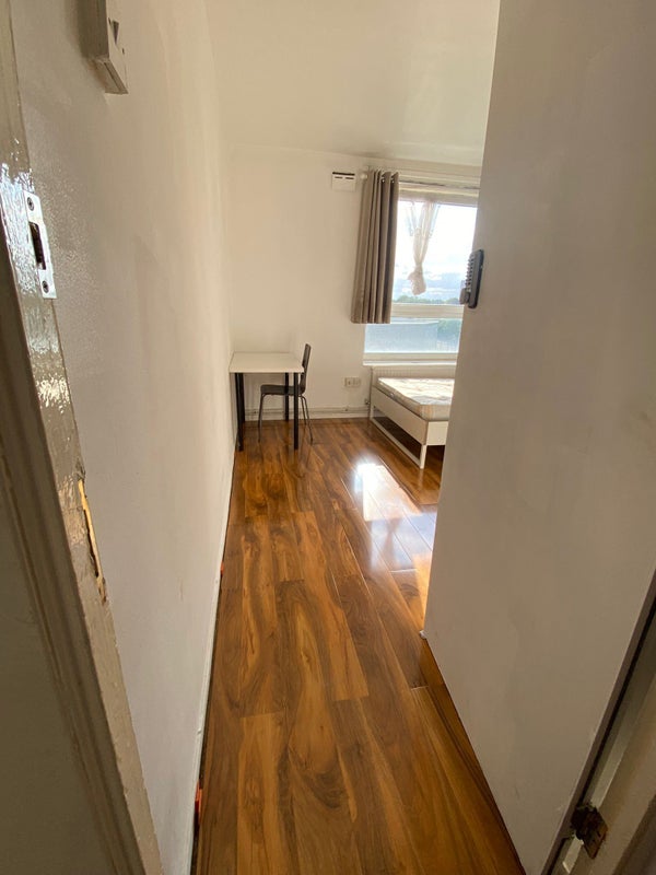 Bright Spacious 4 Bed Flat - student accommodation in Bow Road - img_1
