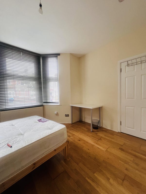 Bright Spacious Double Room in NW10 for Rent - student accommodation in Harlesden - img_1