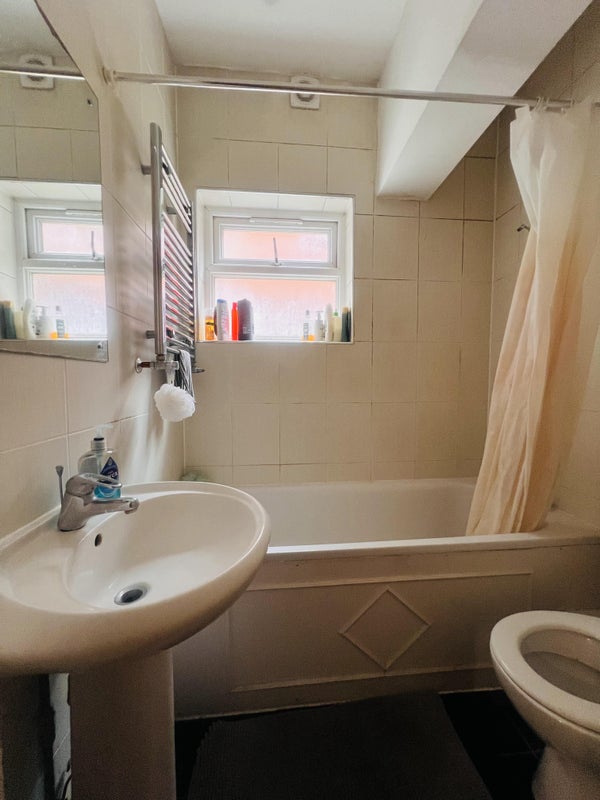 Bright Spacious Double Room in NW10 for Rent - student accommodation in Harlesden - img_3
