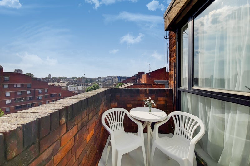 Bright two bedroom property Near Victoria - student accommodation in Vauxhall Bridge - img_7