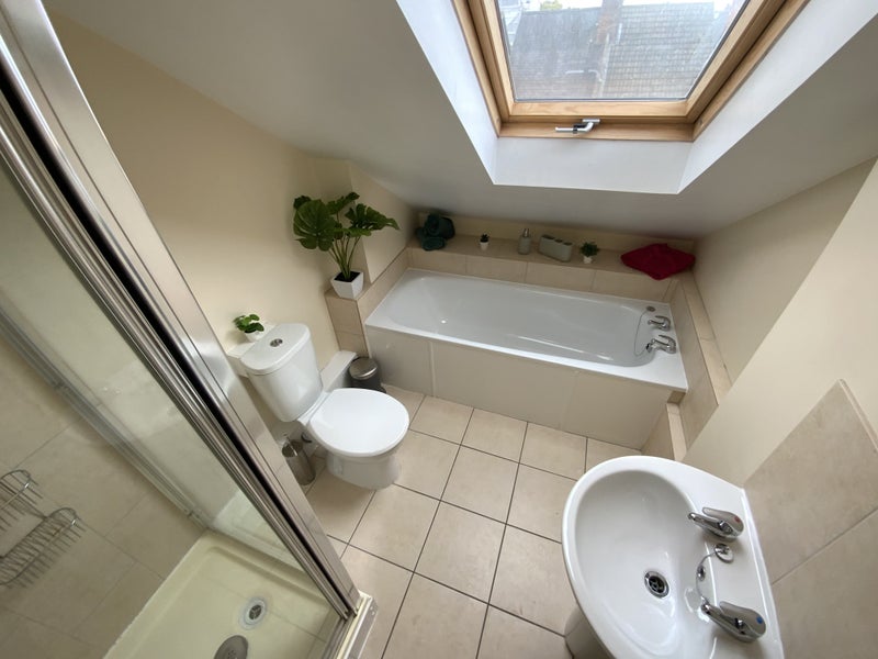 Brilliant house, 1 Room available - student accommodation in Guildford - img_5
