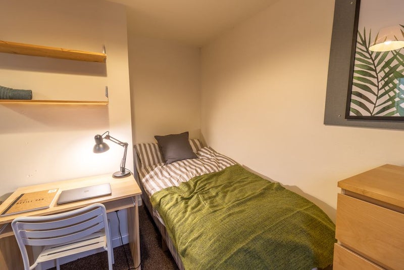 Central Leamington Spa Furnished Rooms Available - student accommodation in Leamington Spa - img_4