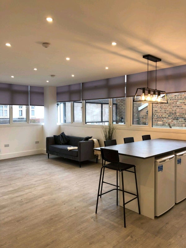 Central Location - student accommodation in Colindale - img_5