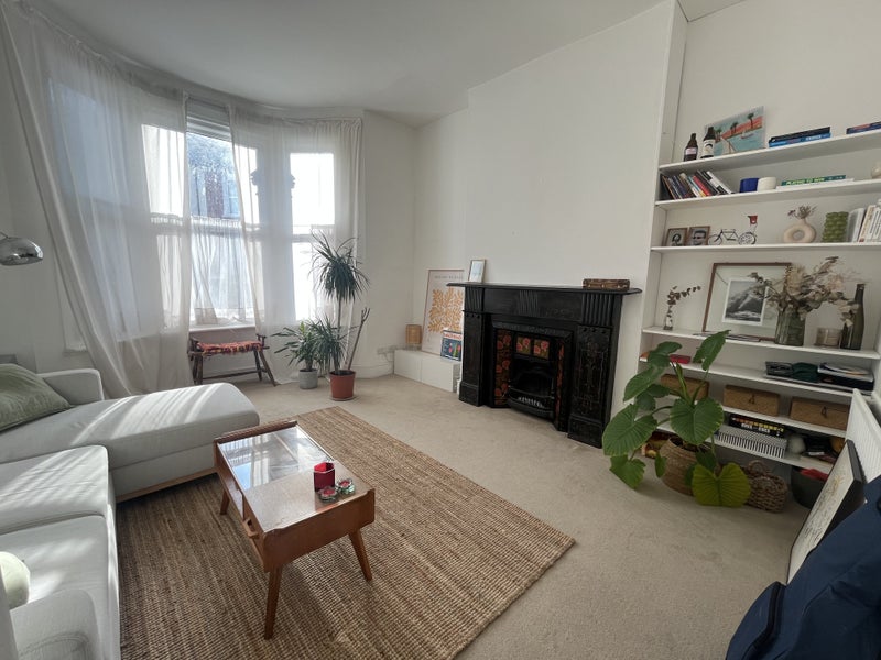 Charming Ground floor flat with terrace garden - student accommodation in Shepherds Bush - img_2