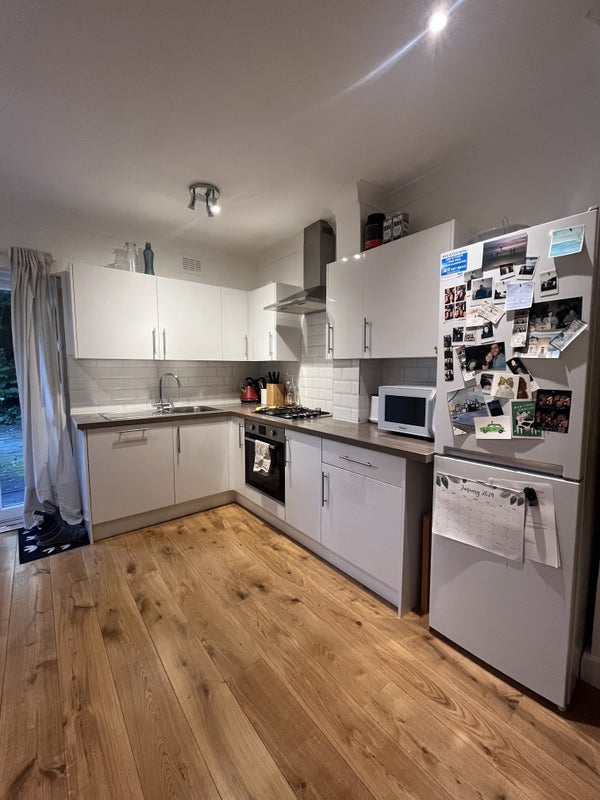 Charming Ground floor flat with terrace garden - student accommodation in Shepherds Bush - img_4