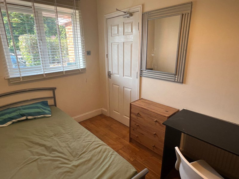 Charter Avenue，6-Bedroom House with a Large Living - student accommodation in Coventry - img_11