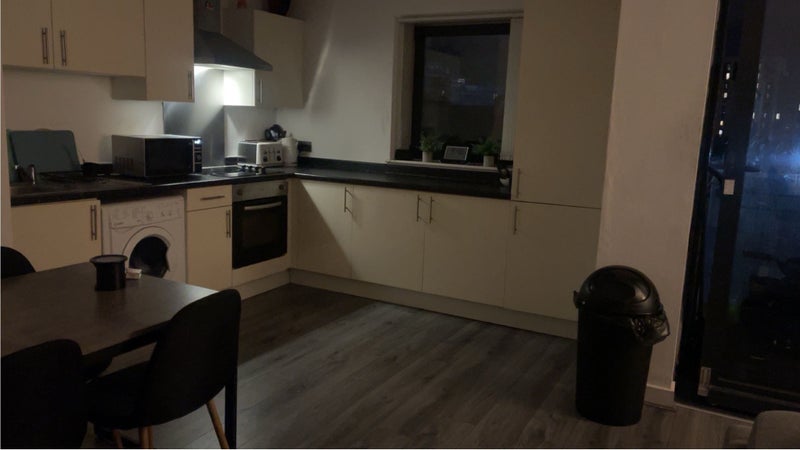 City centre FLAT share ** tenancy takeover - student accommodation in Liverpool City Centre - img_5