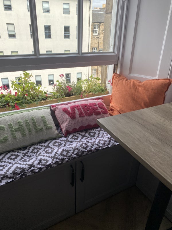 Double Room in Modern Flat near George Street student accommodation in Edinburgh - img_8