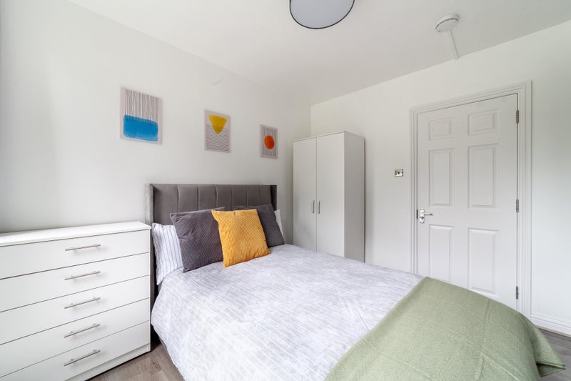 Clean & Great Double Bedrooms Available - student accommodation in Roehampton - img_4