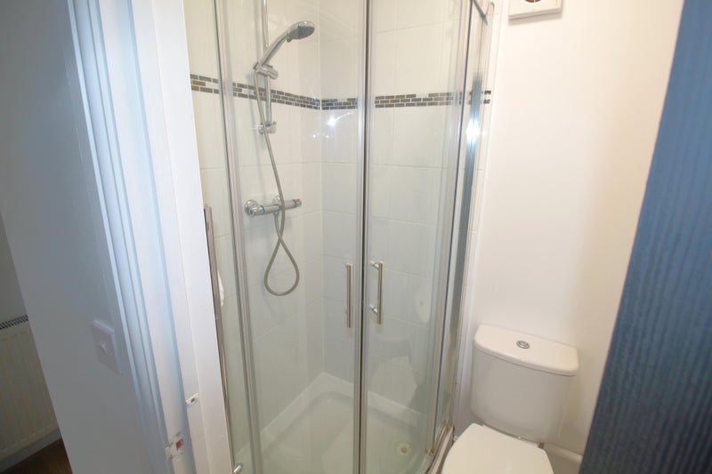 Comfortable double room with ensuite to Let - student accommodation in Lincoln - img_8