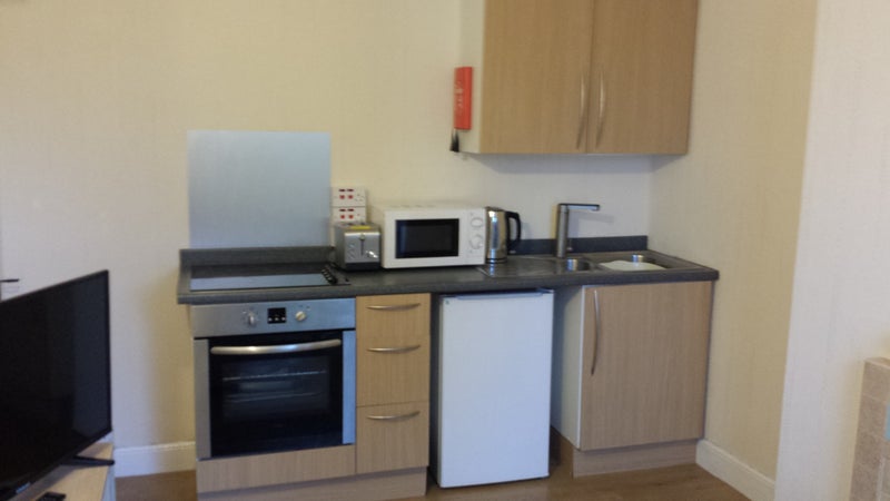 Comfortable weekly Guest room, built in kitchen. - student accommodation in Bridgwater - img_2