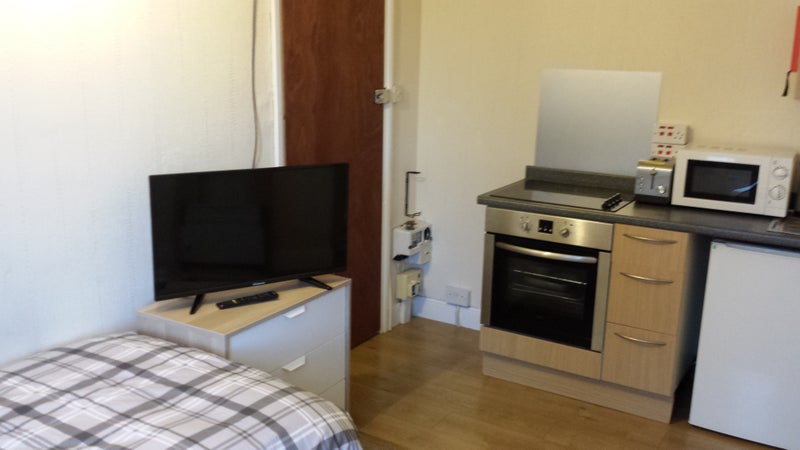 Comfortable weekly Guest room, built in kitchen. - student accommodation in Bridgwater - img_3