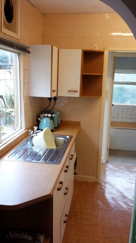 Comfortable weekly Guest room, built in kitchen. - student accommodation in Bridgwater - img_1