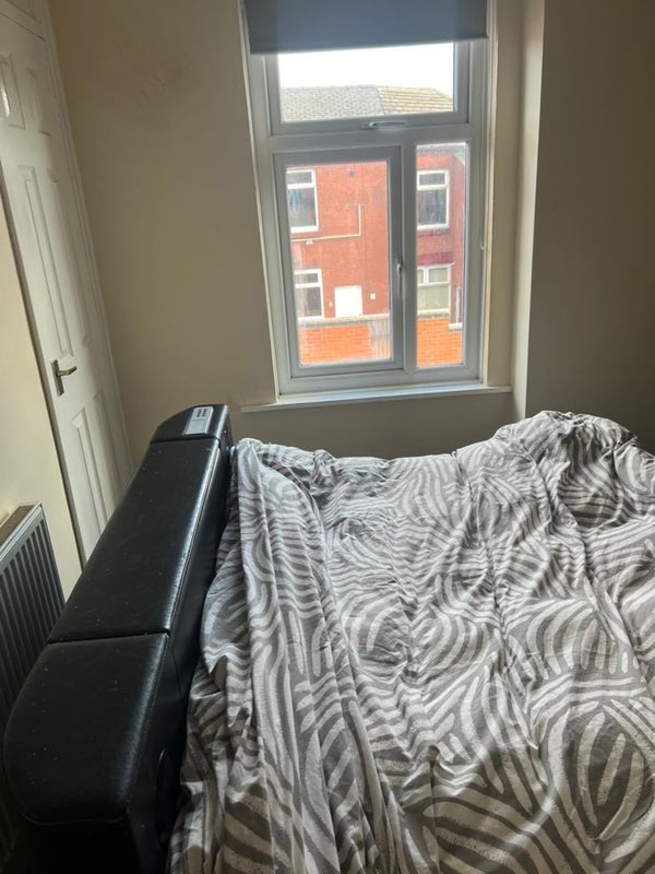 Comfy double bed - student accommodation in Bolton - img_5