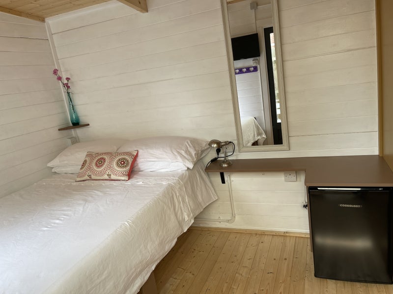 Cosy self-contained log cabin in Chichester - student accommodation in Chichester - img_1