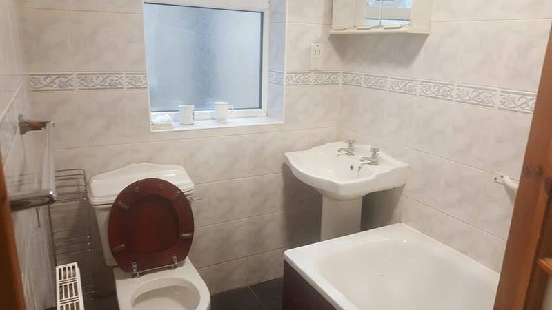 Couple Or Single Room Attic 700 Eastham New Refurb - student accommodation in East Ham - img_4