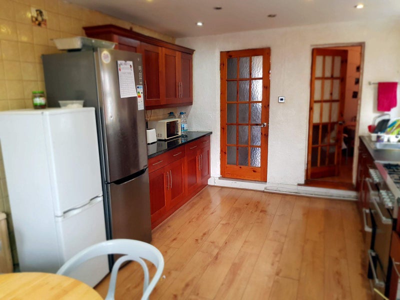 Couple Or Single Room Attic 700 Eastham New Refurb - student accommodation in East Ham - img_3