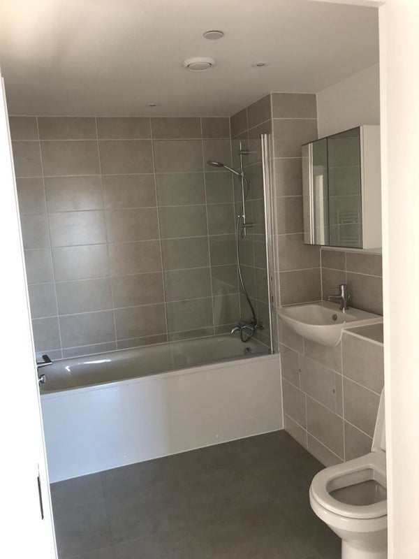 Couple Wanted - Double En Suite -  Pontoon Dock - student accommodation in Docklands - img_6