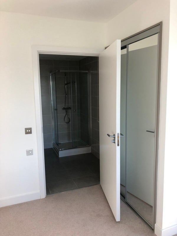 Couple Wanted For Luxury New Flat - student accommodation in London E16 - img_4