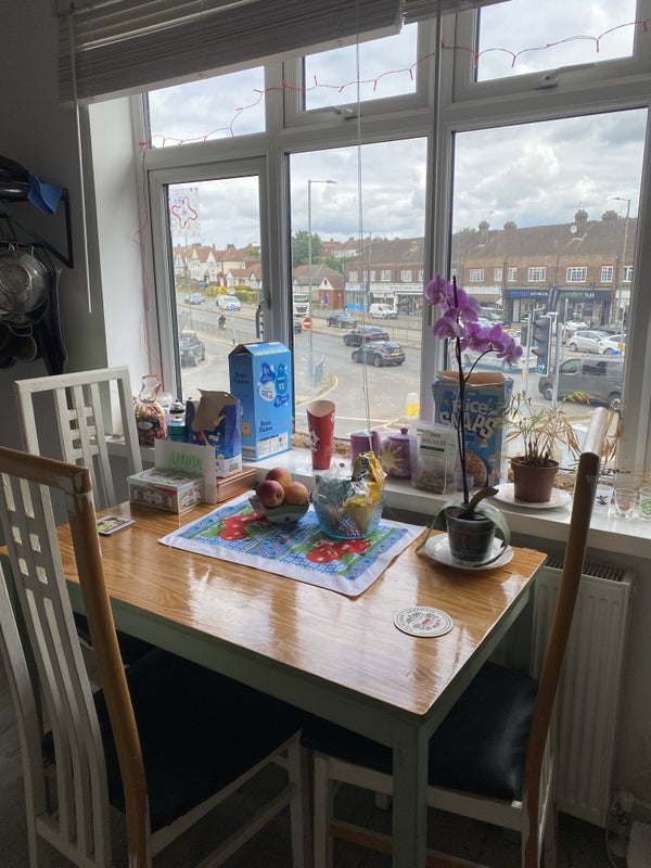 Cozy room available in 2-bed flat share in Epsom - student accommodation in Epsom - img_1
