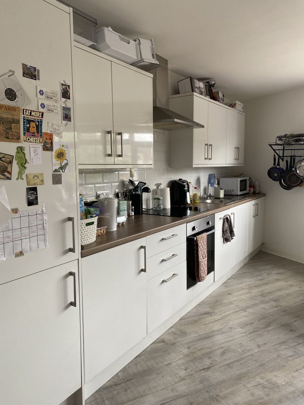 Cozy room available in 2-bed flat share in Epsom - student accommodation in Epsom - img_2